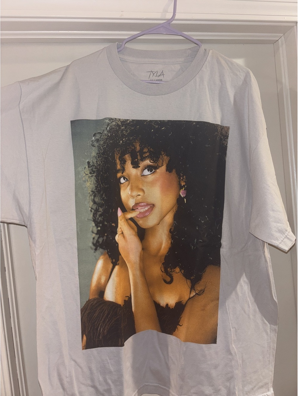 Tyla Graphic T-Shirt 2XL Gray Portrait Tee Music Artist Fan Shirt - Picture 1 of 4